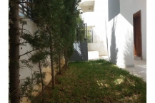 A vendre un  spacieux triplex aux jardin de carthage