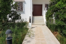 Rez de chaussée de villa  à usage bureautique à Menzah 9